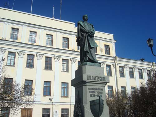 Памятник Пахтусову П.К. в городе Кронщтадт